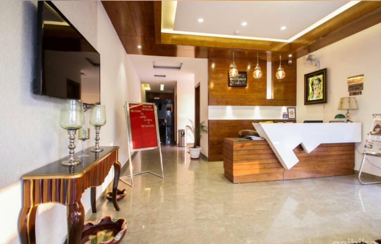 Al-Qasa Hotel Zirakpur Exterior foto